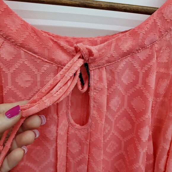 By & By Womens Cold Shoulder Keyhole Neck Blouse Top Size 2X Coral Textured - Picture 9 of 14